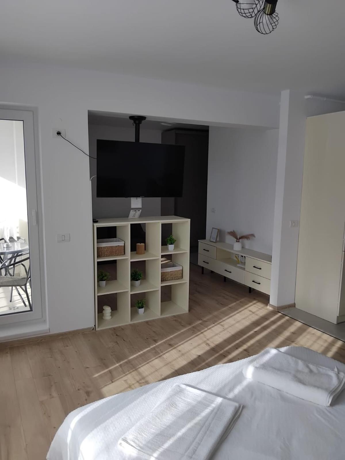 Coresi Mall 52 Stefan Baciu, Apartament *