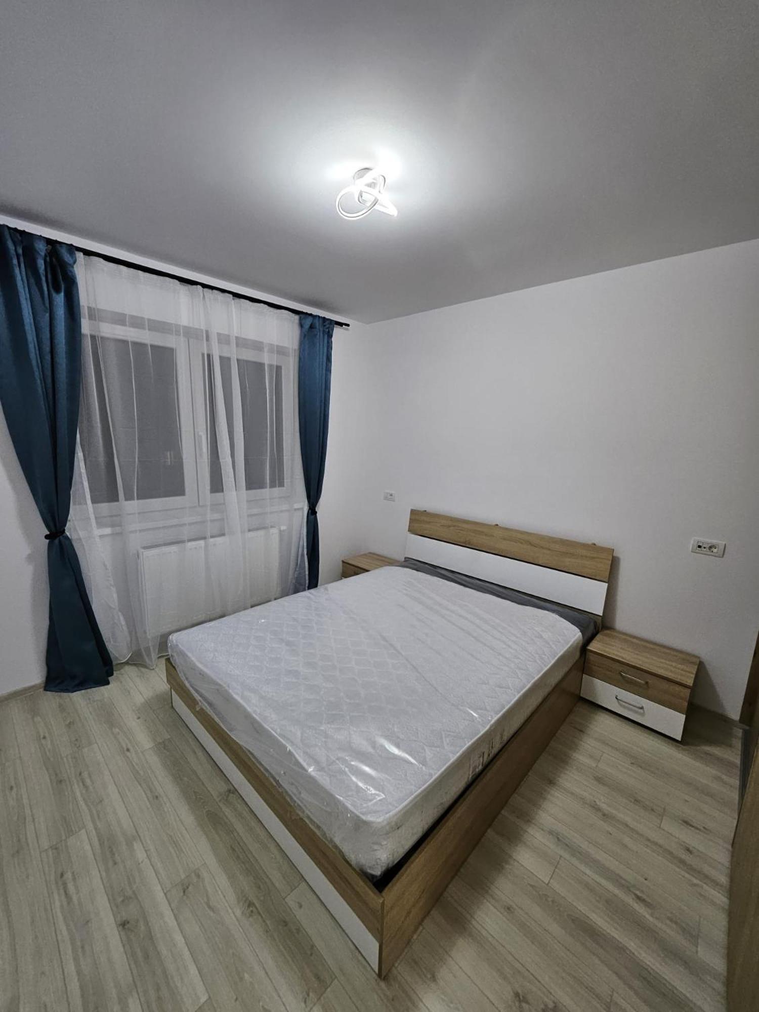 Apartament Coresi Mall 52 Stefan Baciu,