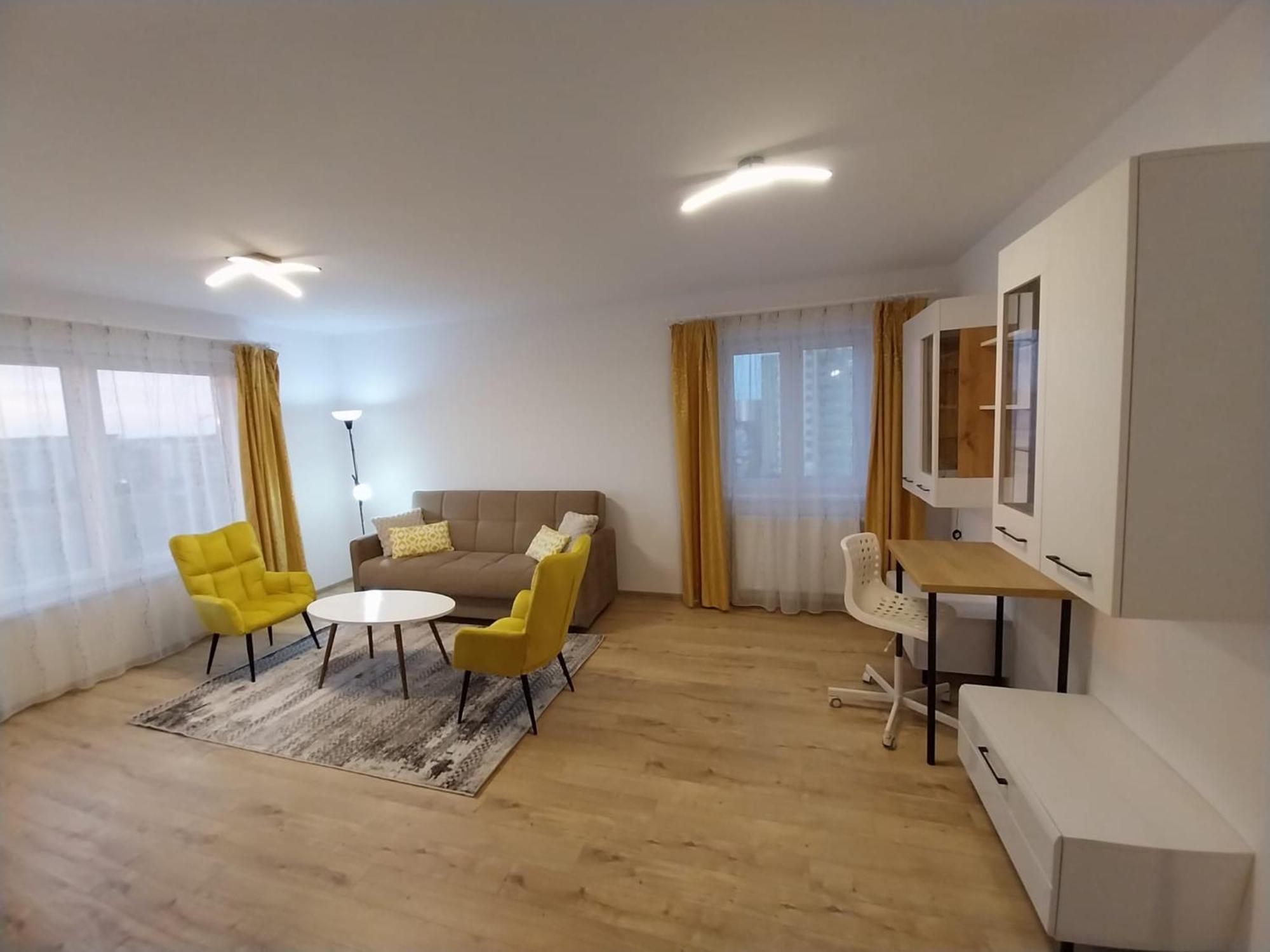 Apartament Coresi Mall 52 Stefan Baciu, *