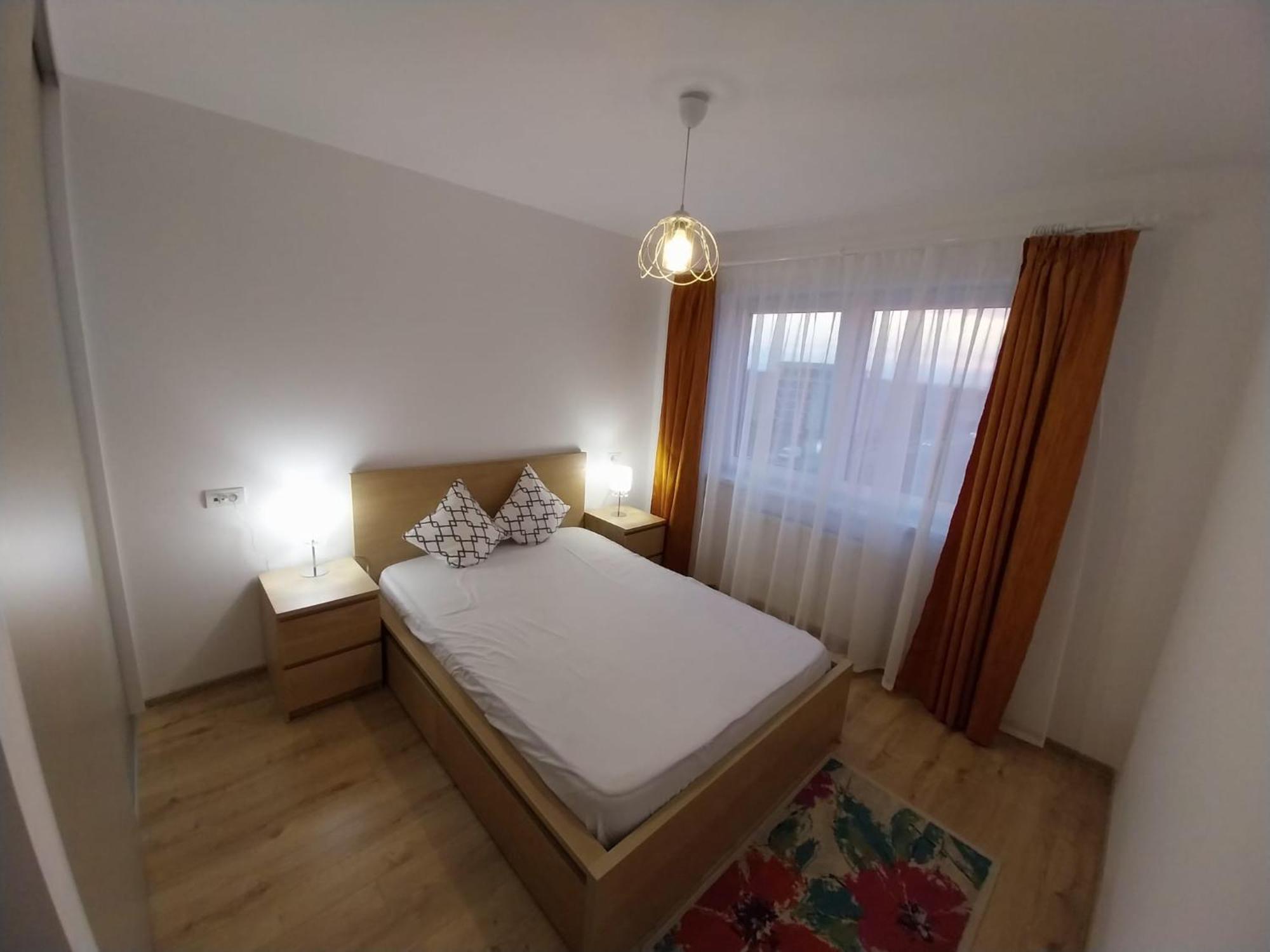 Apartament Coresi Mall 52 Stefan Baciu,